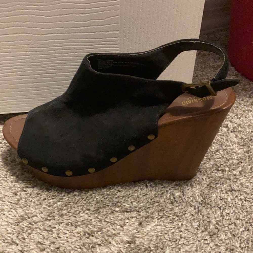 Black wedges